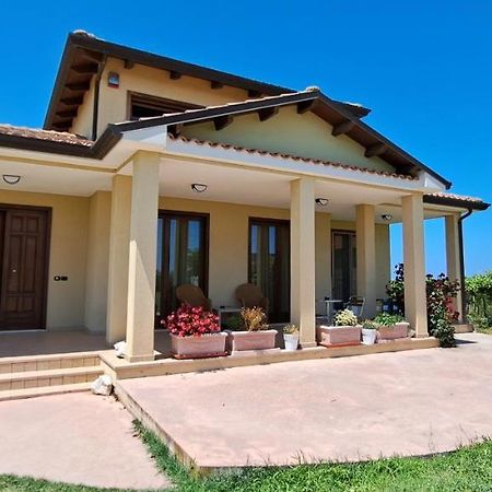 B & B Le Tre Rose Tollo Bagian luar foto