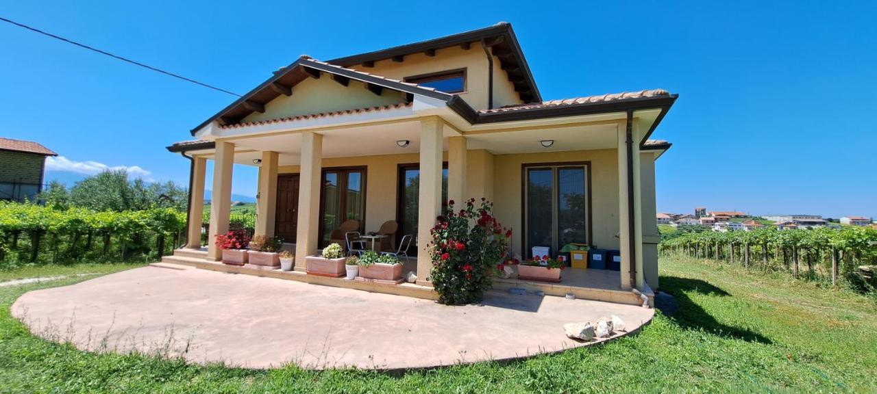 B & B Le Tre Rose Tollo Bagian luar foto