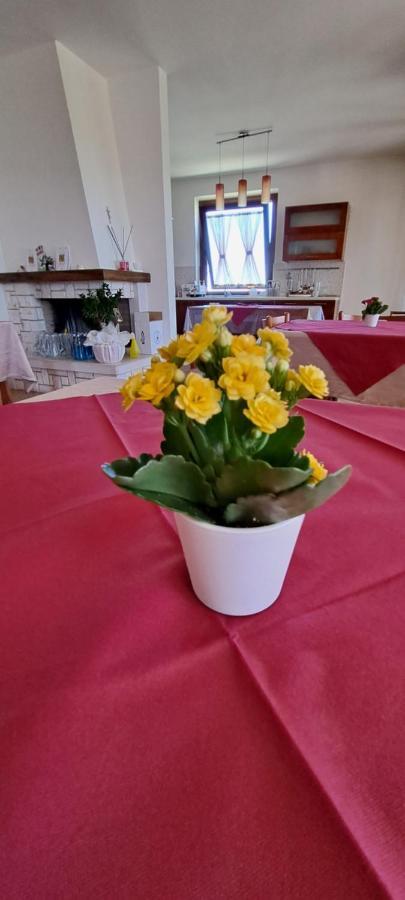 B & B Le Tre Rose Tollo Bagian luar foto