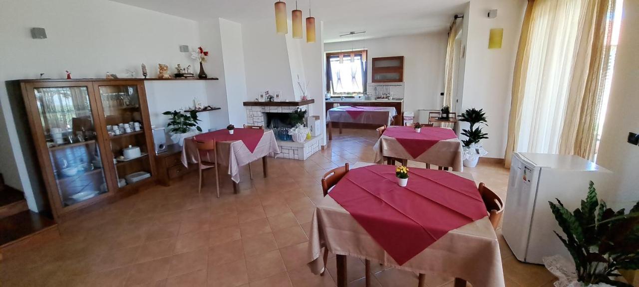 B & B Le Tre Rose Tollo Bagian luar foto