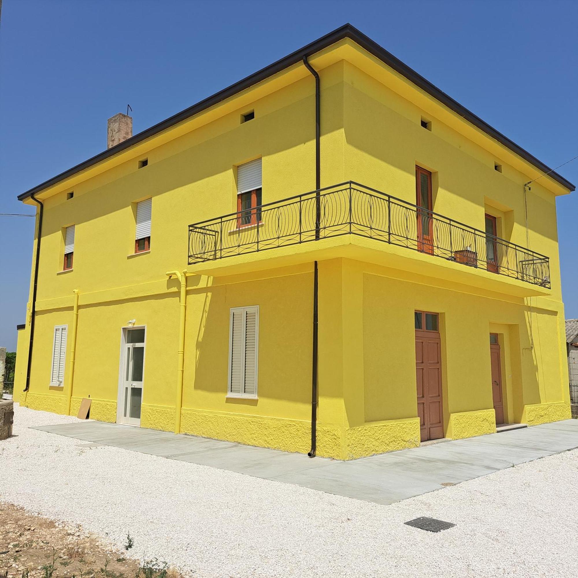 B & B Le Tre Rose Tollo Bagian luar foto