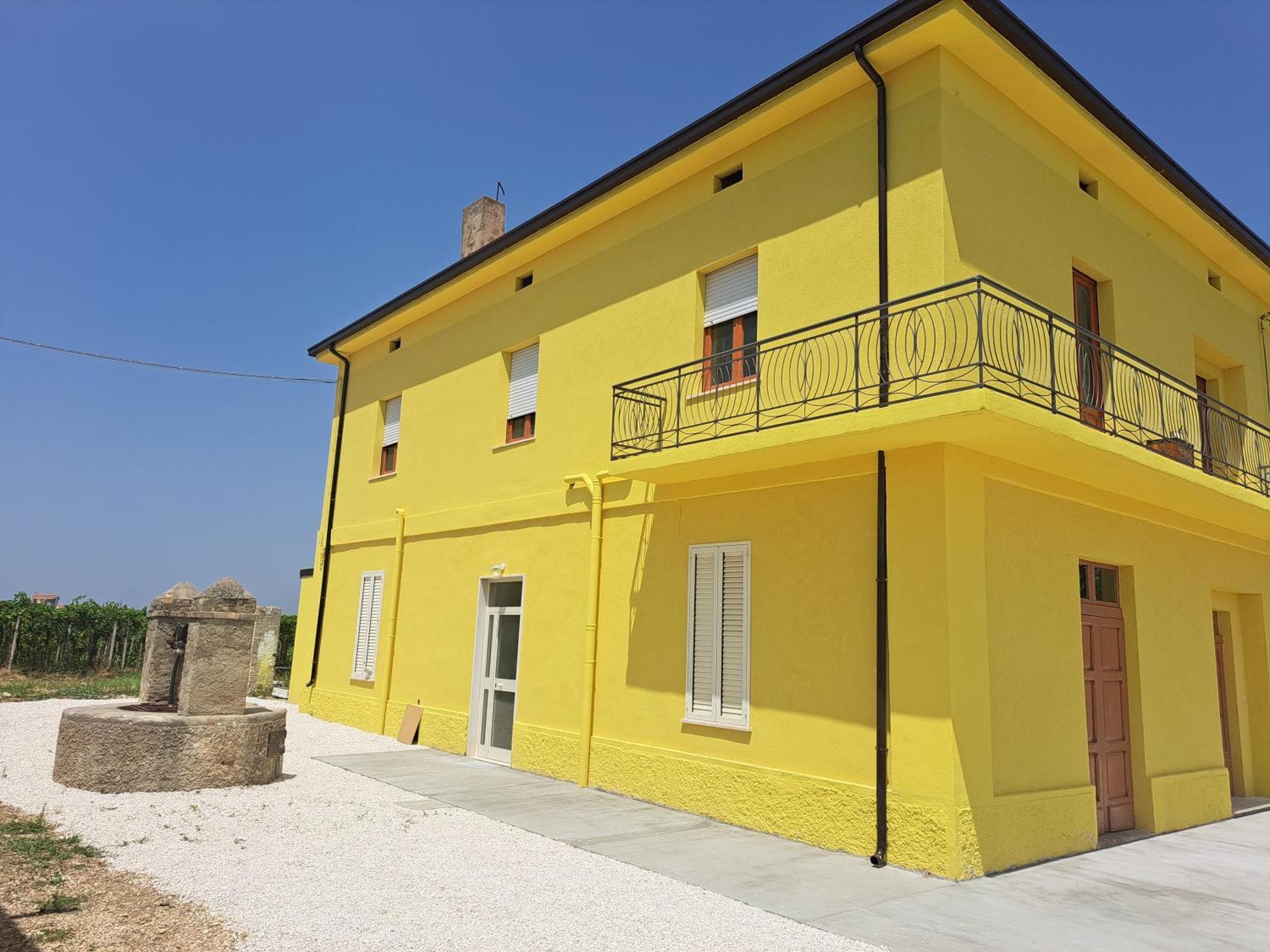B & B Le Tre Rose Tollo Bagian luar foto