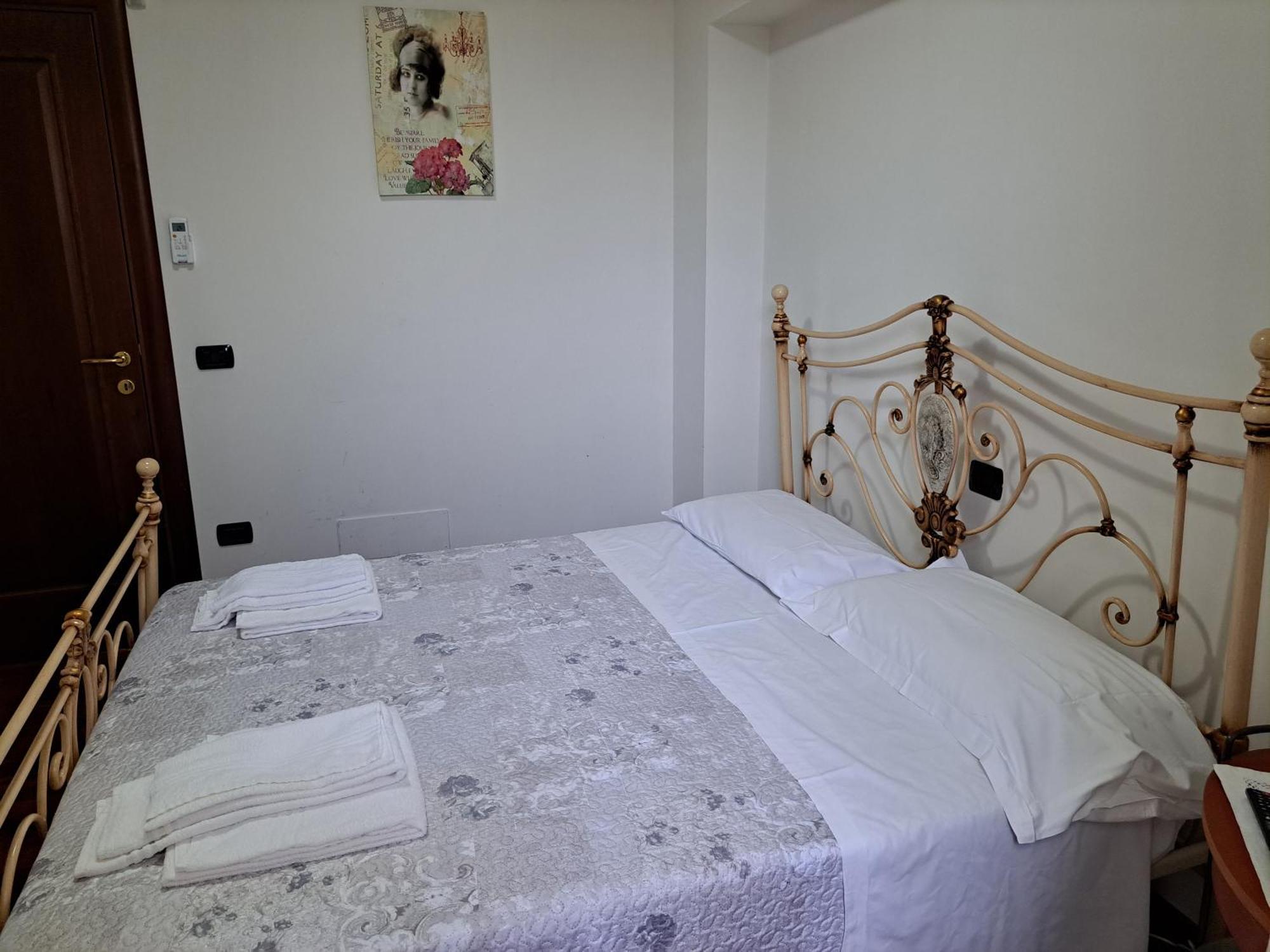 B & B Le Tre Rose Tollo Bagian luar foto